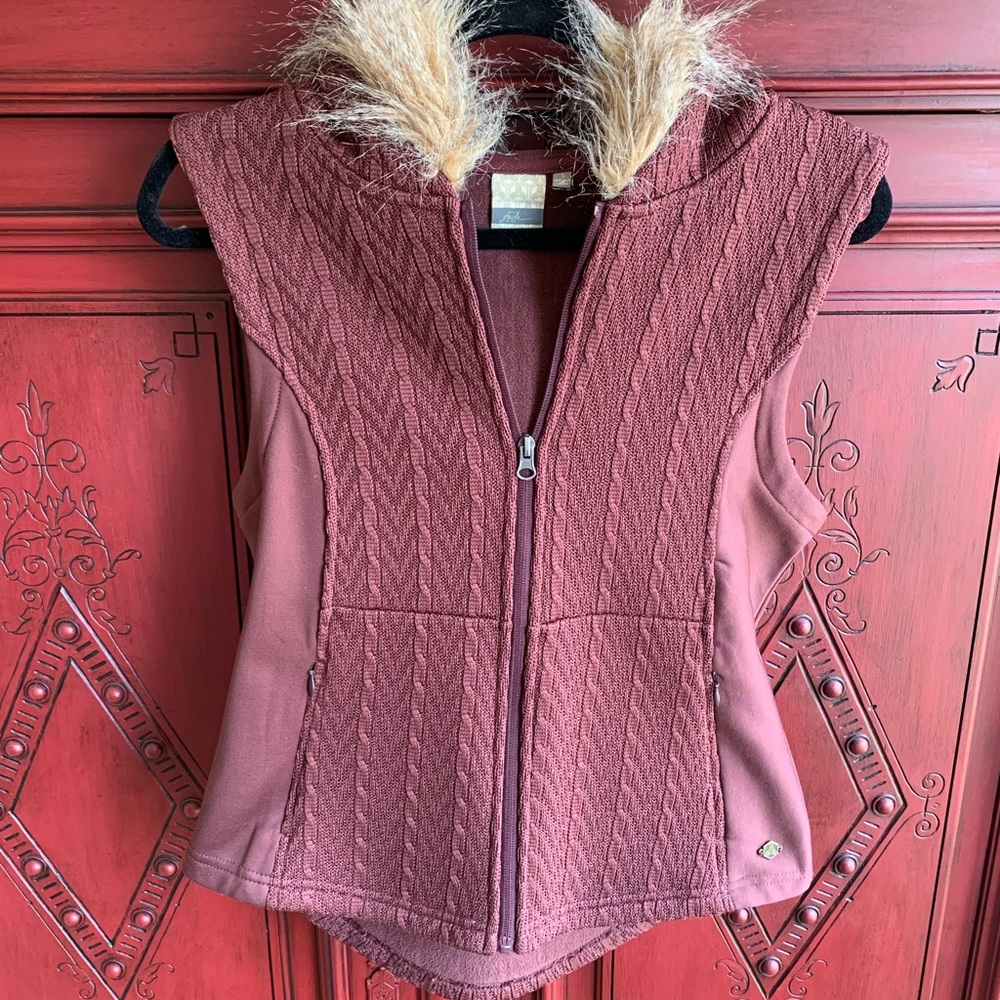 Fade by BKE- NWOT hooded vest